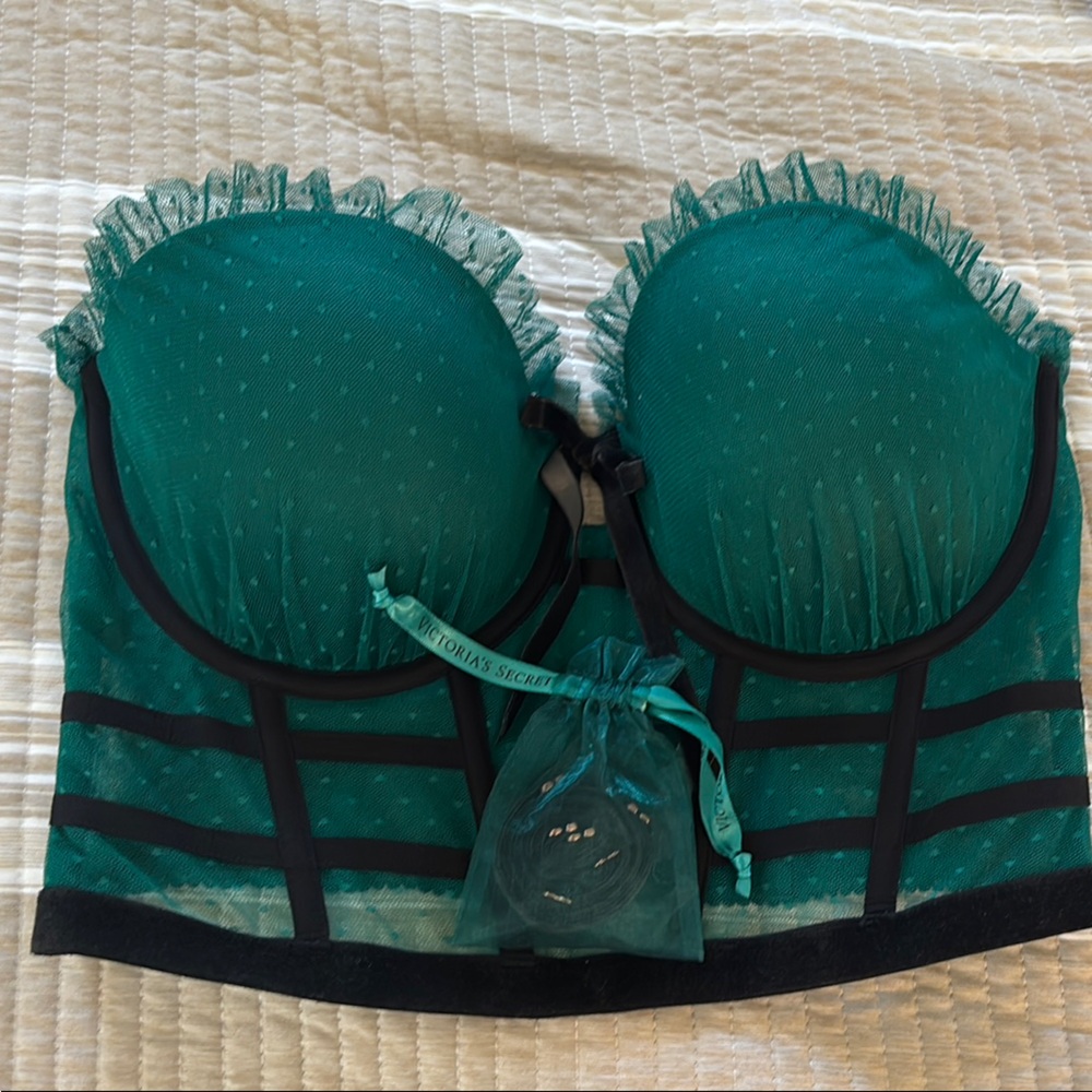 Victoria's Secret Green and Black Lace Bra